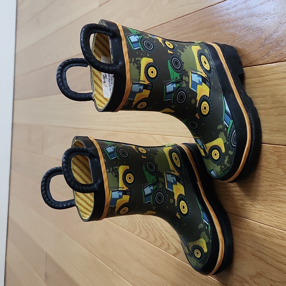 Boys rain boots